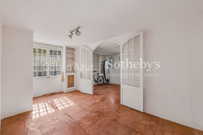 Image No.17-6 Bed House for sale