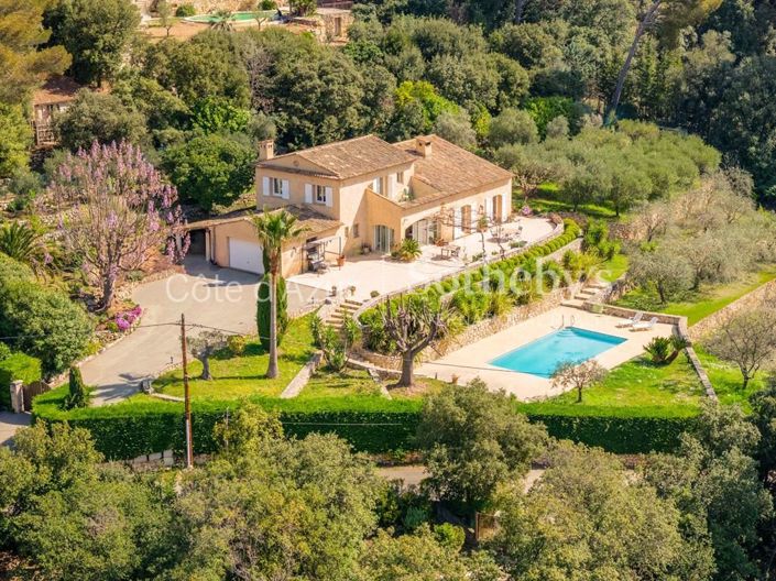 Stunning Provençal villa with clear view, glimpse of the sea, heated pool, in Cabris