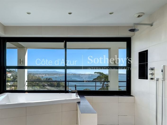 Image No.6-6 Bed House for sale