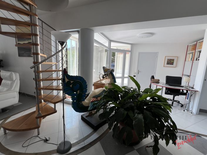 Image No.25-7 Bed House for sale