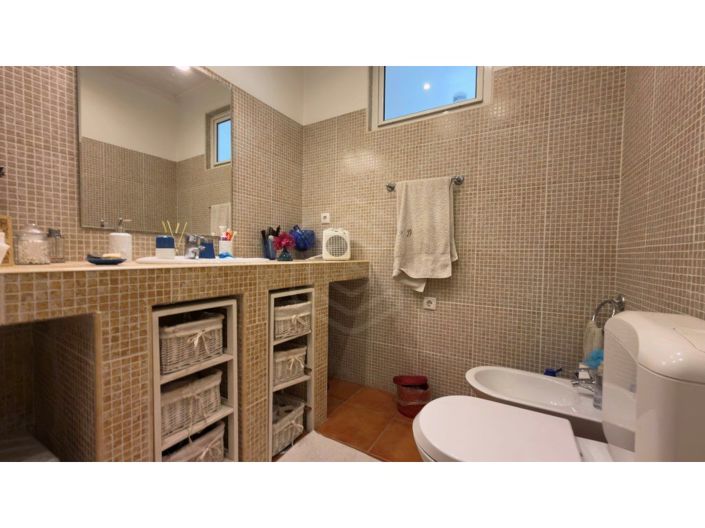 Image No.10-3 Bed House for sale