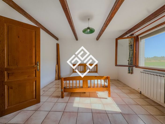 Image No.17-6 Bed House for sale