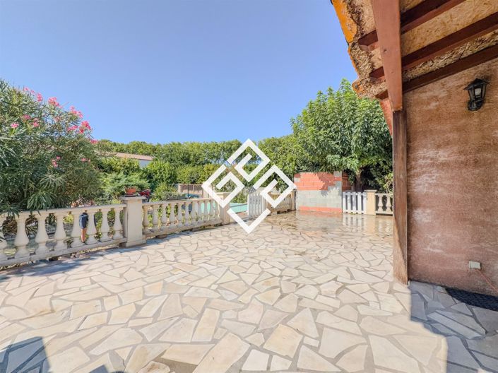 Image No.18-6 Bed House for sale