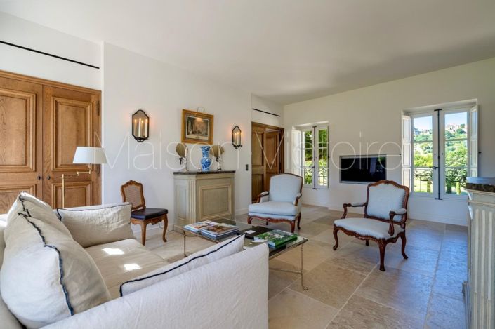 Image No.25-6 Bed House for sale