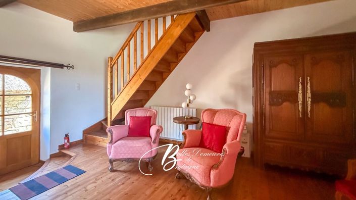 Image No.8-5 Bed House for sale