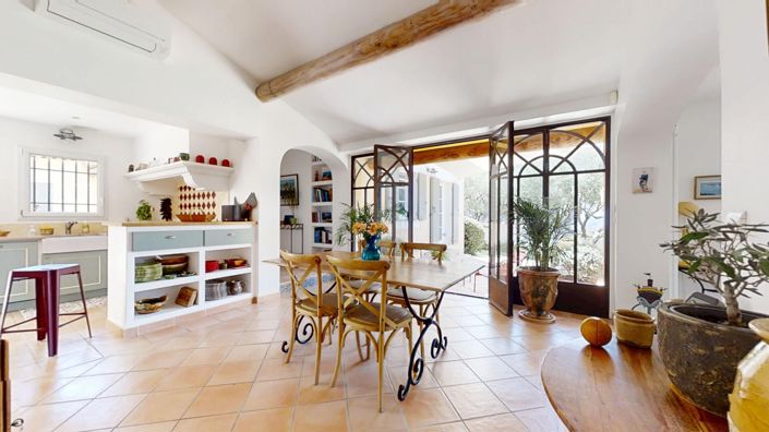 Image No.6-4 Bed House for sale