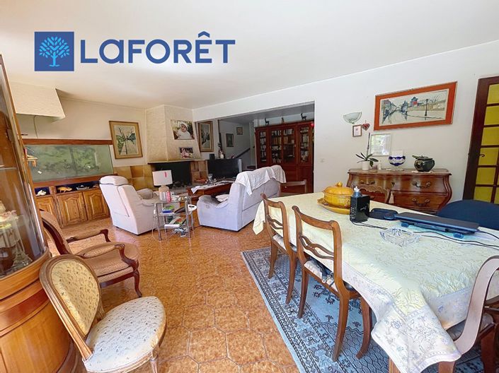 Image No.6-5 Bed House for sale