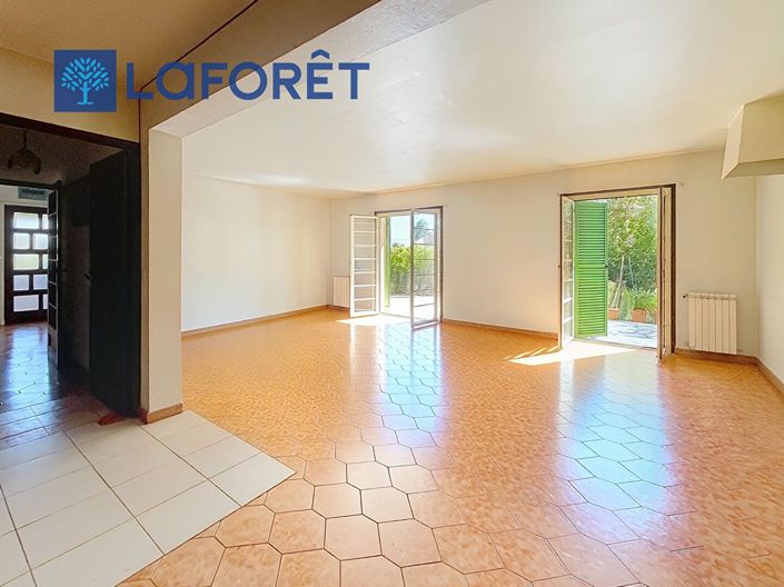 Image No.8-5 Bed House for sale
