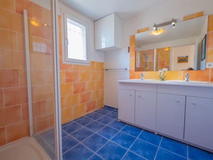 Image No.10-3 Bed House for sale