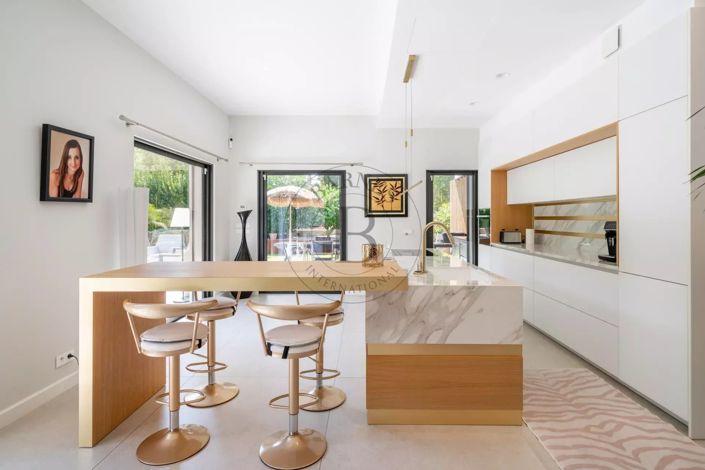 Image No.5-4 Bed House for sale