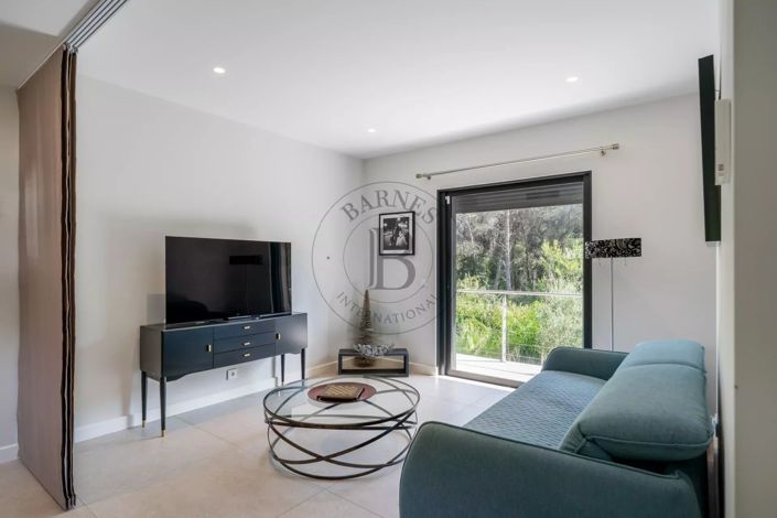 Image No.9-4 Bed House for sale