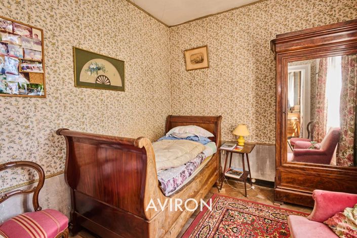 Image No.18-5 Bed House for sale