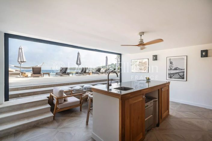 Image No.6-5 Bed House for sale