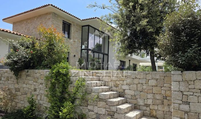 Image No.2-5 Bed House for sale