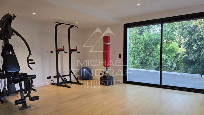 Image No.9-5 Bed House for sale
