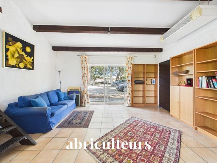 Image No.18-5 Bed House for sale