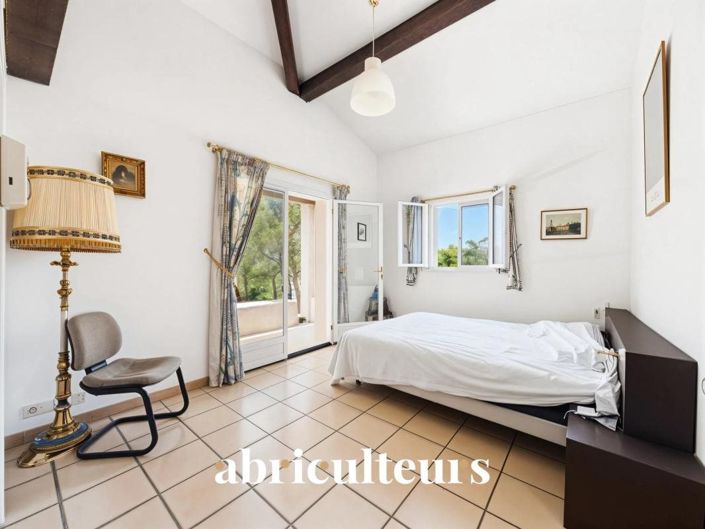 Image No.19-5 Bed House for sale