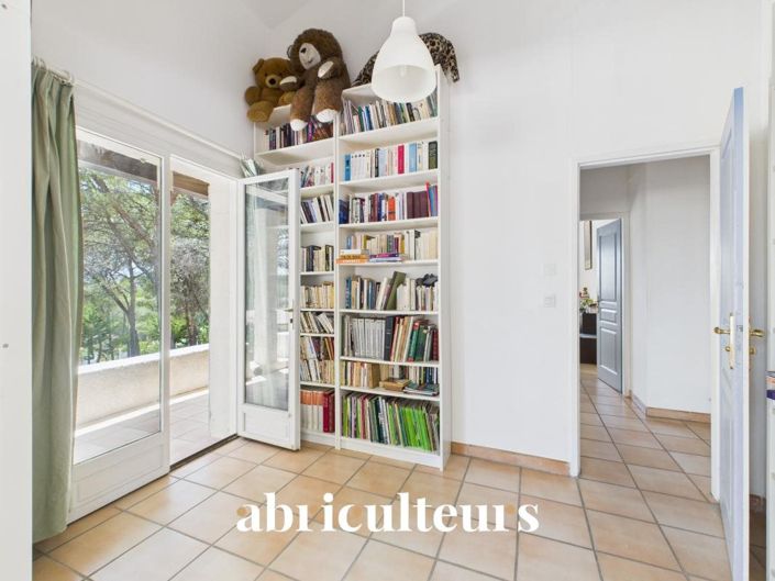 Image No.21-5 Bed House for sale