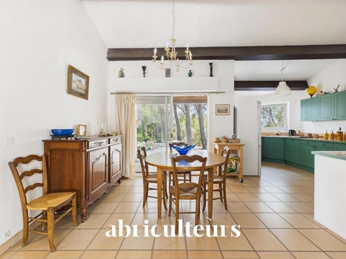 Image No.8-5 Bed House for sale