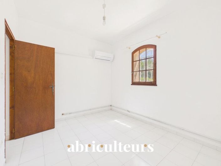 Image No.17-5 Bed House for sale