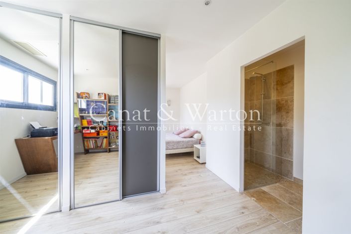 Image No.17-5 Bed House for sale