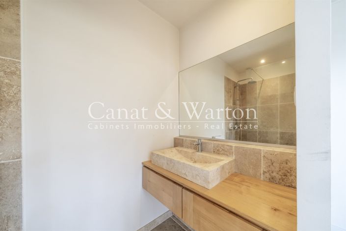 Image No.19-5 Bed House for sale