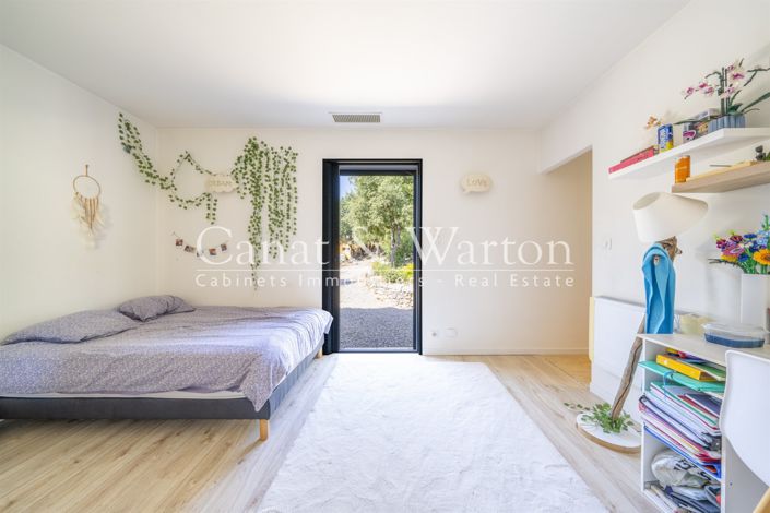 Image No.20-5 Bed House for sale