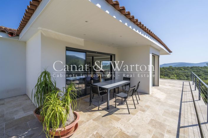 Image No.24-5 Bed House for sale