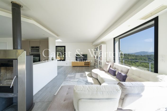 Image No.7-5 Bed House for sale