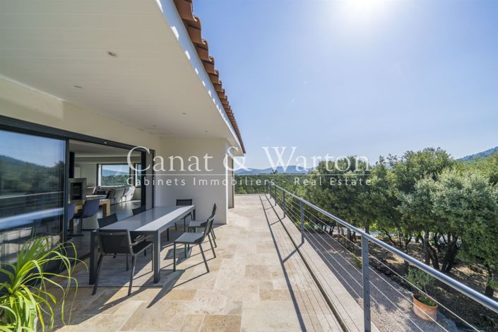Image No.9-5 Bed House for sale