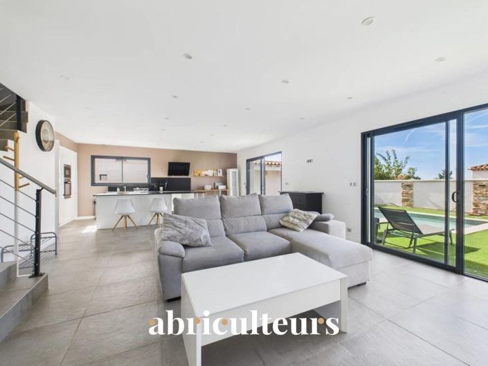 Image No.3-3 Bed House for sale