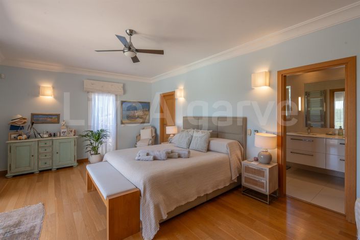 Image No.18-4 Bed House for sale