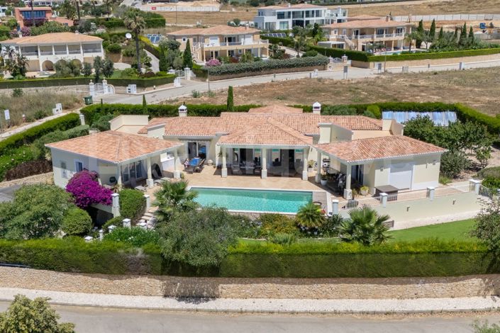Image No.2-4 Bed House for sale