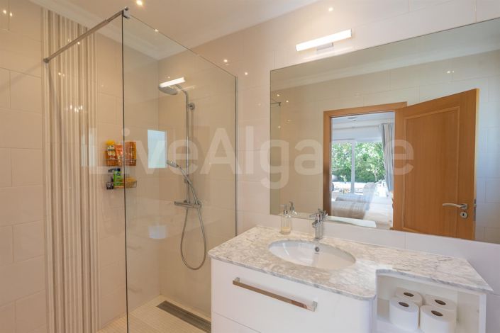 Image No.31-4 Bed House for sale