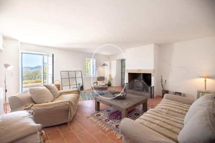 Image No.8-4 Bed House for sale