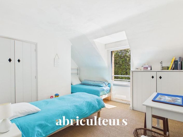 Image No.18-6 Bed House for sale