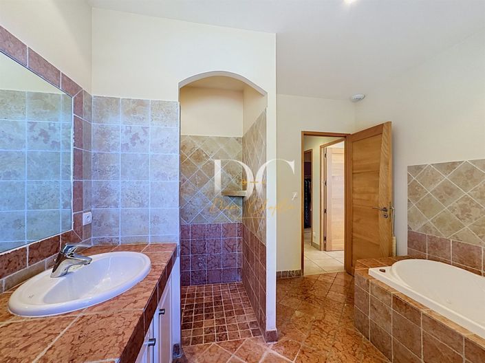 Image No.17-5 Bed House for sale
