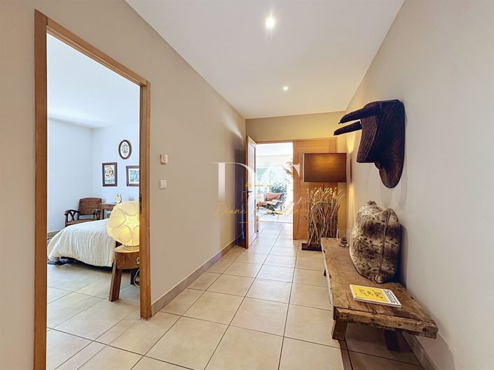 Image No.18-5 Bed House for sale