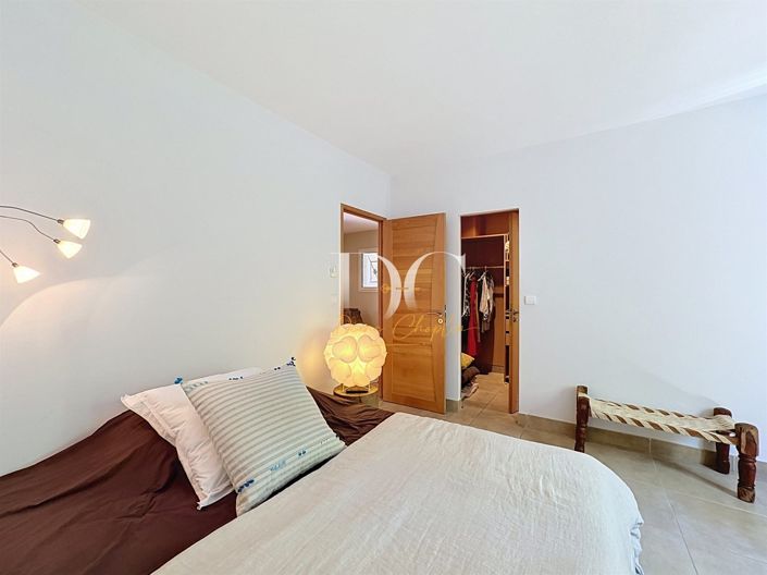 Image No.20-5 Bed House for sale