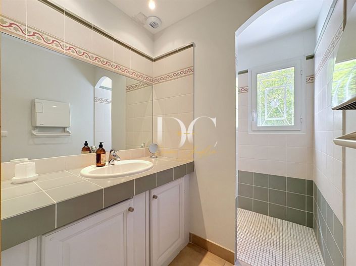 Image No.21-5 Bed House for sale