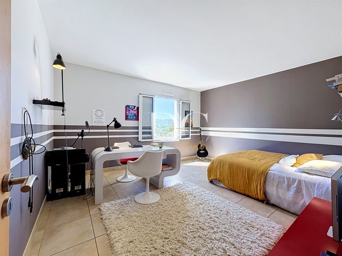 Image No.22-5 Bed House for sale
