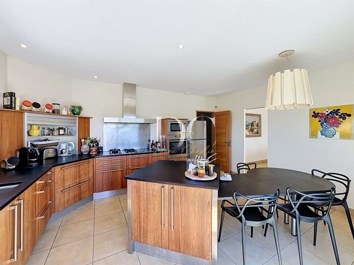 Image No.5-5 Bed House for sale
