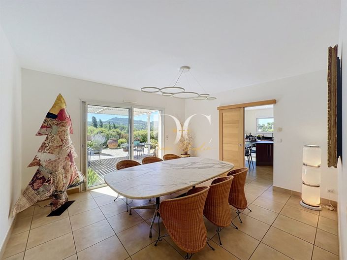 Image No.7-5 Bed House for sale