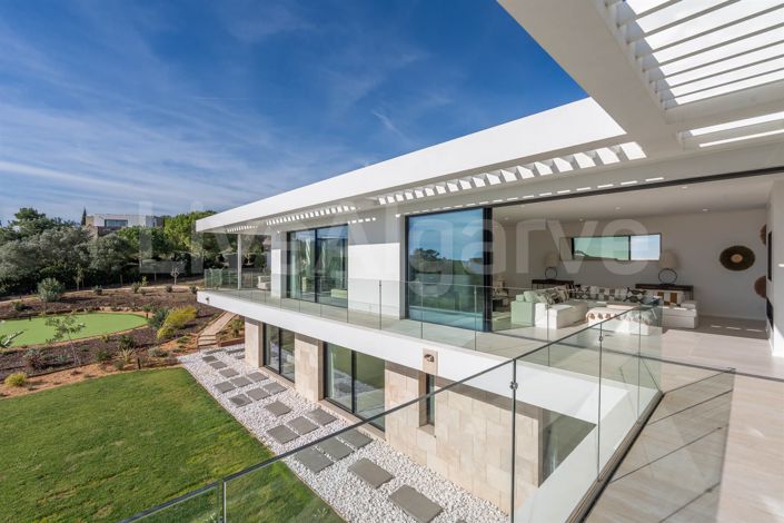 Image No.18-4 Bed House for sale