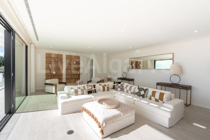 Image No.19-4 Bed House for sale
