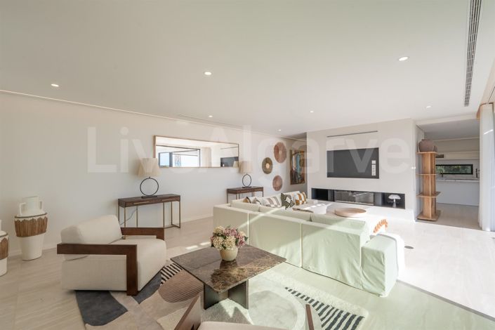 Image No.20-4 Bed House for sale