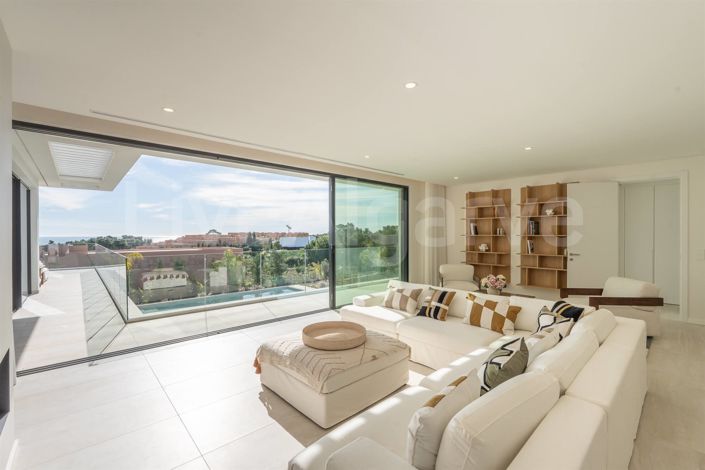 Image No.21-4 Bed House for sale