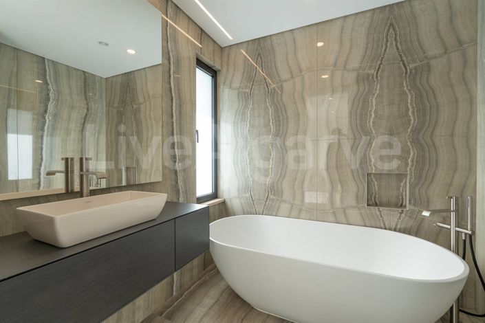 Image No.33-4 Bed House for sale