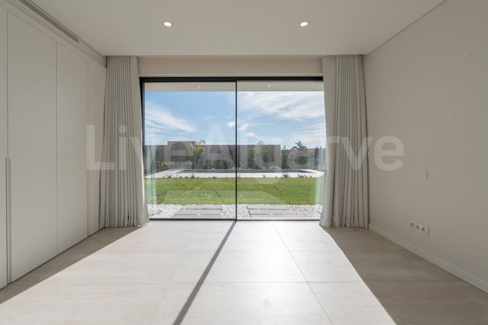 Image No.34-4 Bed House for sale