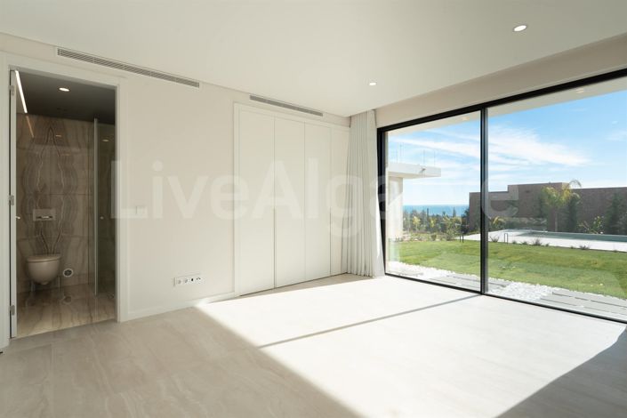 Image No.35-4 Bed House for sale